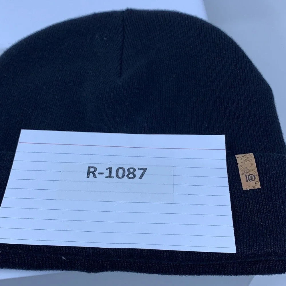 Tentree Adult One Size Black  100% Organic Cotton Knit Cuffed Beanie New *Flaw